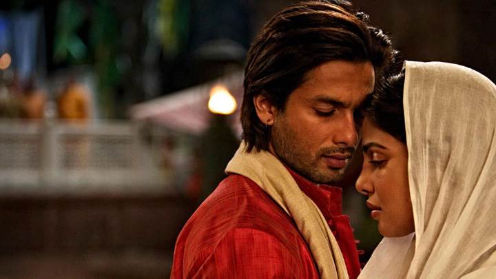 Teri Meri Kahaani – Priyanka Chopra And Shahid Kapoor Closed Eyes